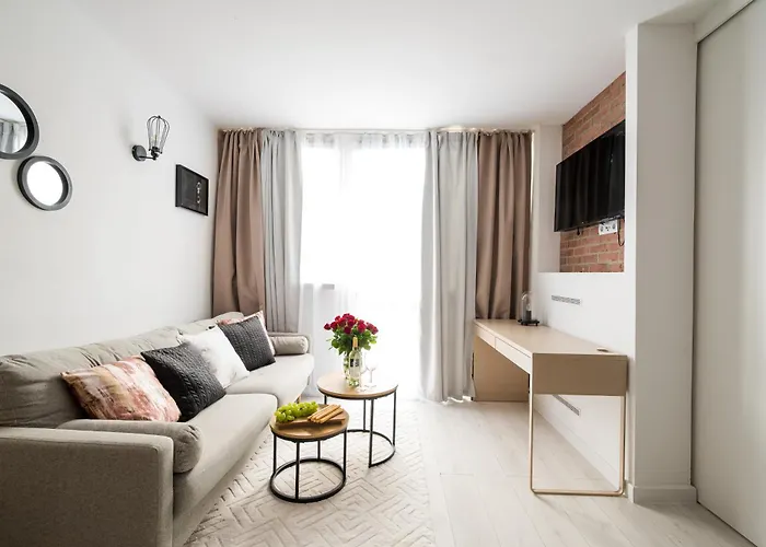 Charming Air-Conditioned Studio 950 M From Central Station, Bedroom & Separate Living Room