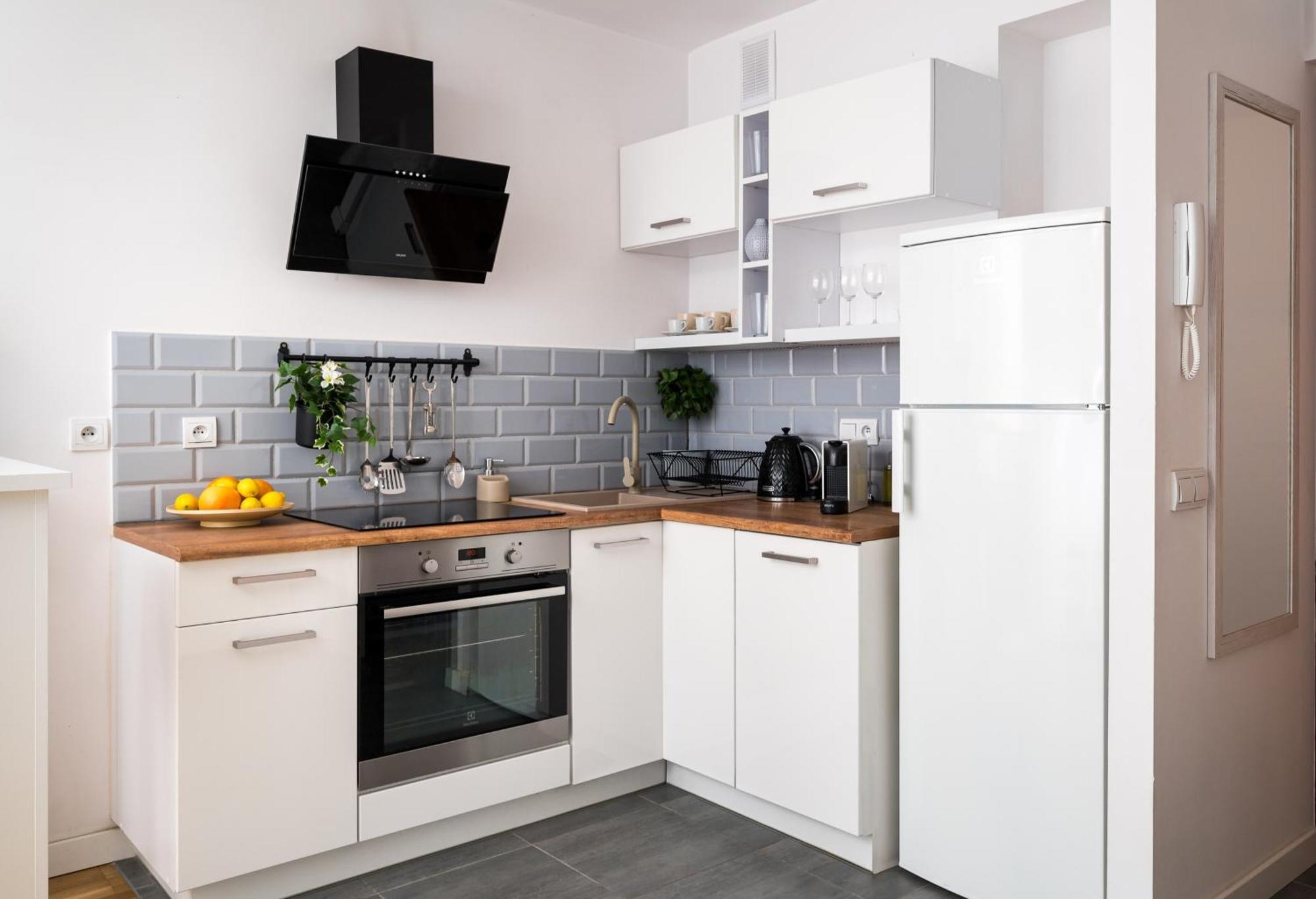 Charming Air-conditioned 950 M From Station, Bedroom & Separate Living Апартаменти *