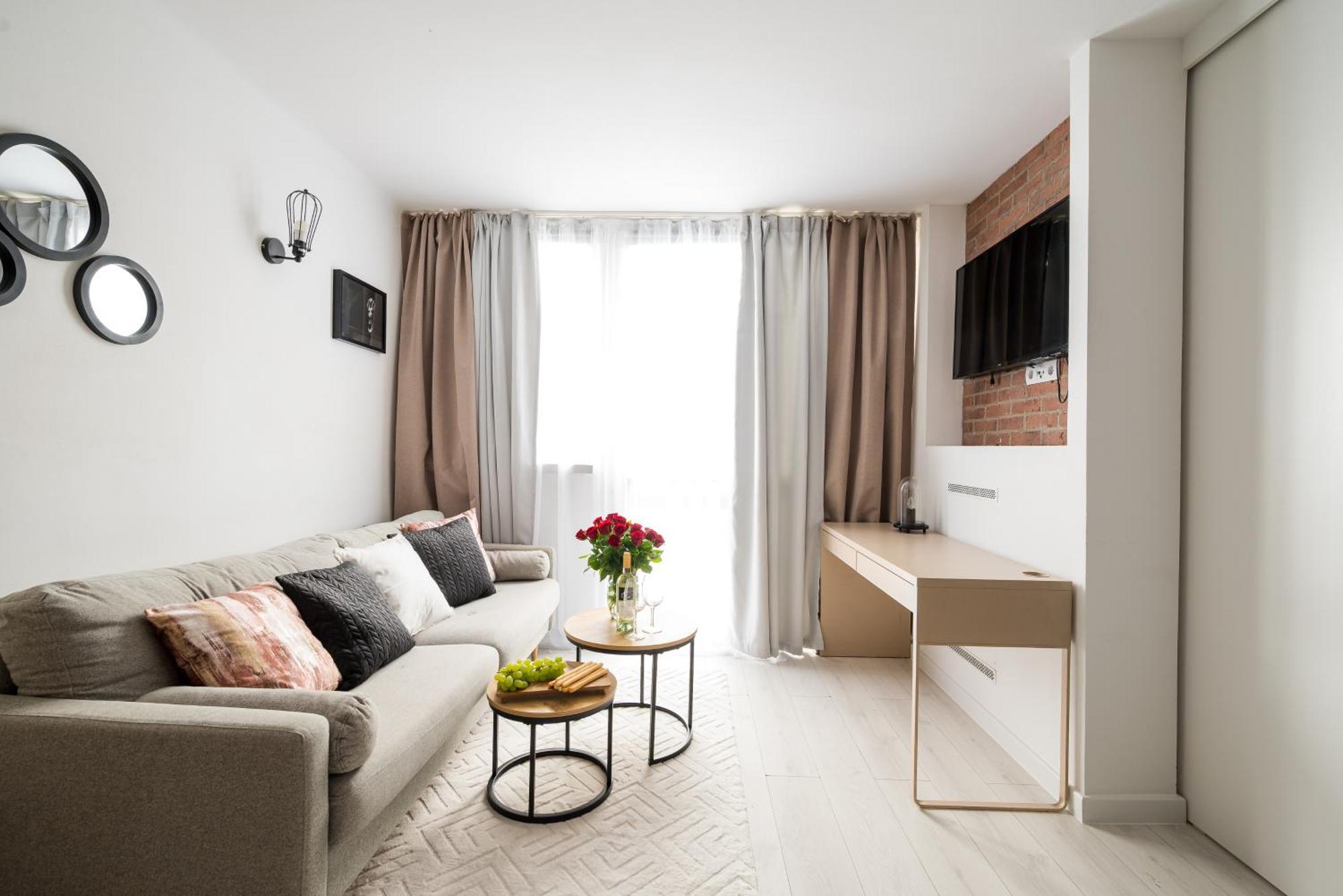 Апартаменти Charming Air-conditioned 950 M From Station, Bedroom & Separate Living *