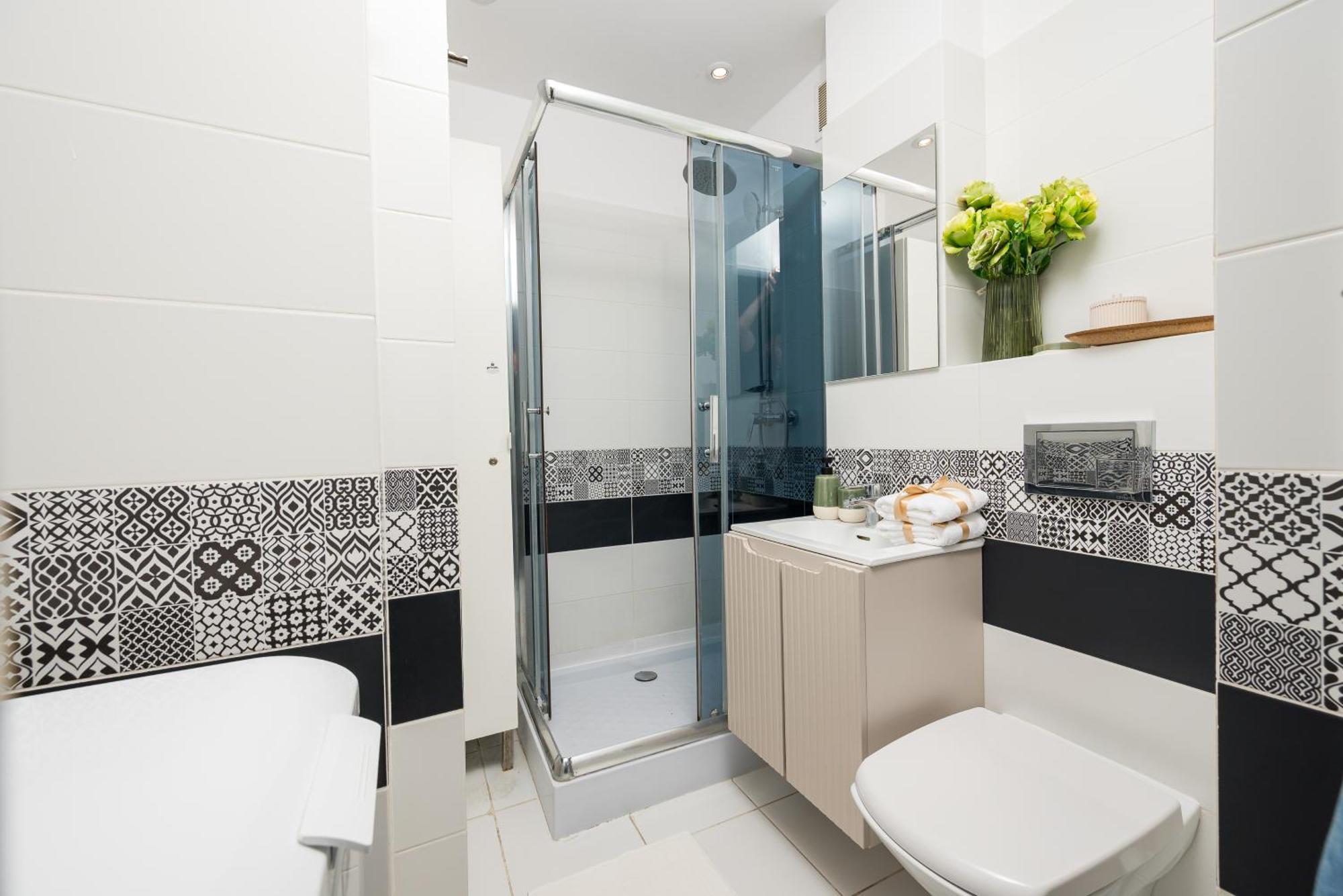 Charming Air-conditioned 950 M From Station, Bedroom & Separate Living Варшава