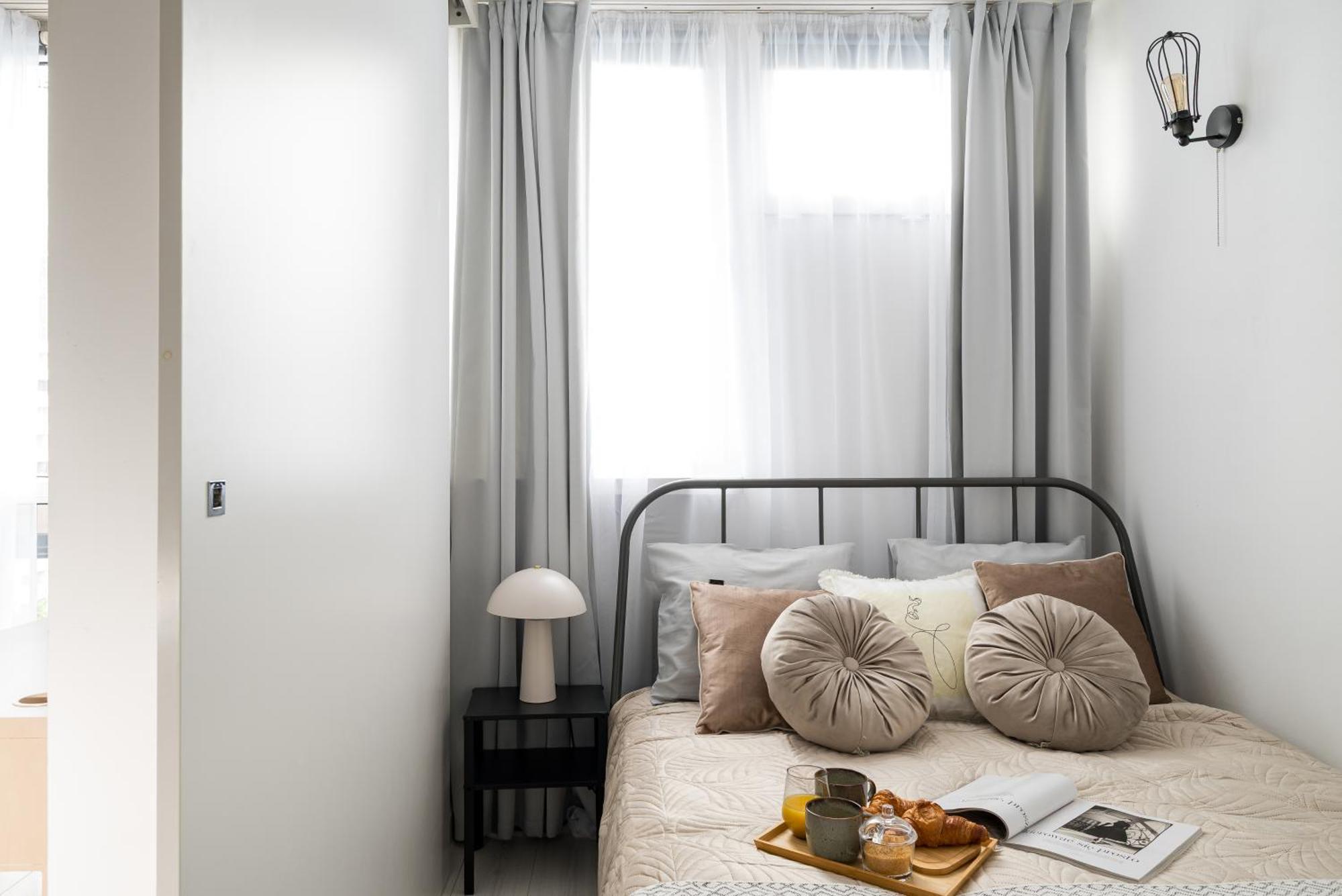 Апартаменти Charming Air-conditioned 950 M From Station, Bedroom & Separate Living *