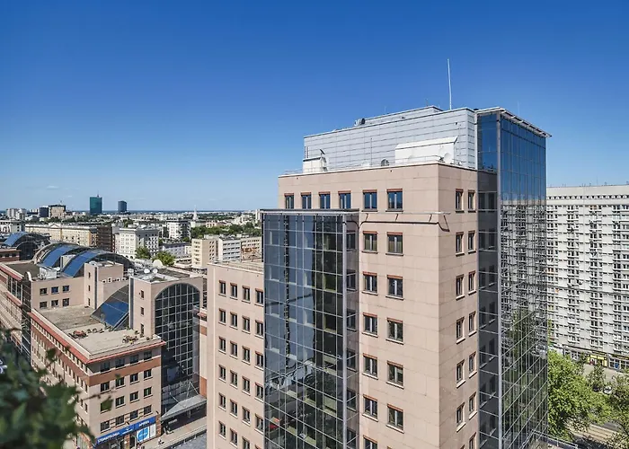 Charming Air-Conditioned Studio 950 M From Central Station, Bedroom & Separate Living Room